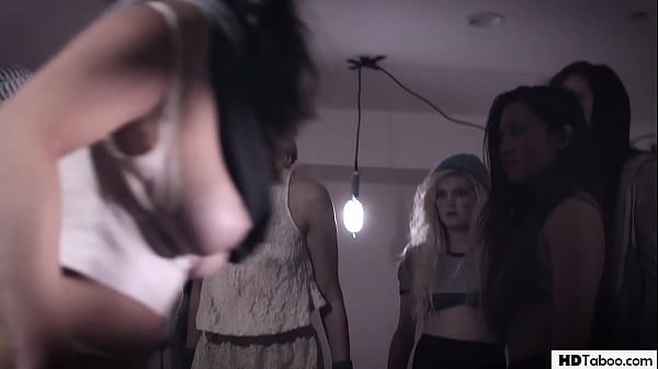 Chilena Strange orgy in an establishment - Ashley Adams, Whitney Wright, Eliza Jane FilmPorno