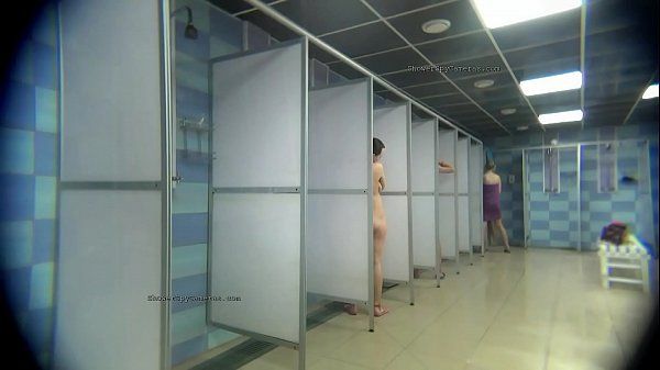Face Real voyeur videos from a public showers Peituda - 1