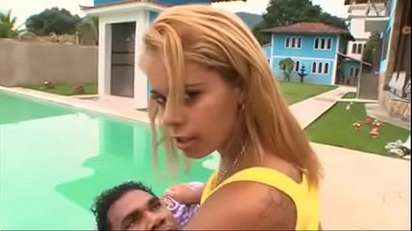 Piss Simone Brazilian MILF Thresome with her daughter Tamil