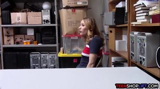 Chupa Young blonde thief works something out with the officer Fuck Com