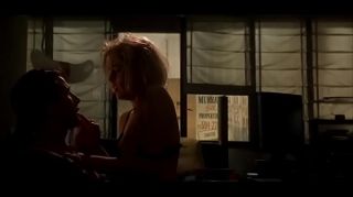 Caliente Sharon Stone en Sliver en español (Spanish) Body Massage