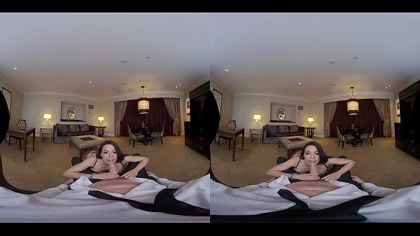 Gag LUNA STAR FUCKS YOU IN HER HOTEL VR Culazo