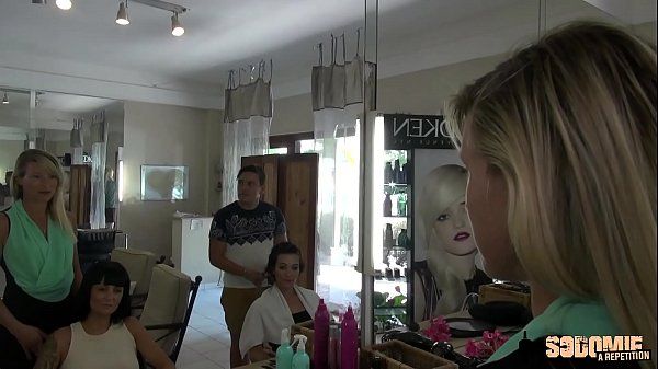 cFake Christelle une coiffeuse dévergondée baisée dans le salon de son patron Cavalgando - 2
