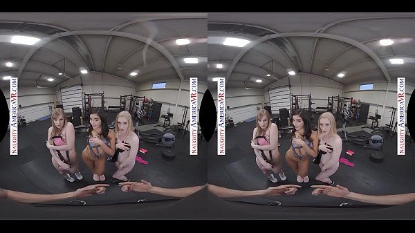 Ngentot VR GROUP SEX IN THE GYM WITH DOLLY LEIGH, EMILY WILLIS & EMMA STARLETTO Mature Woman - 2
