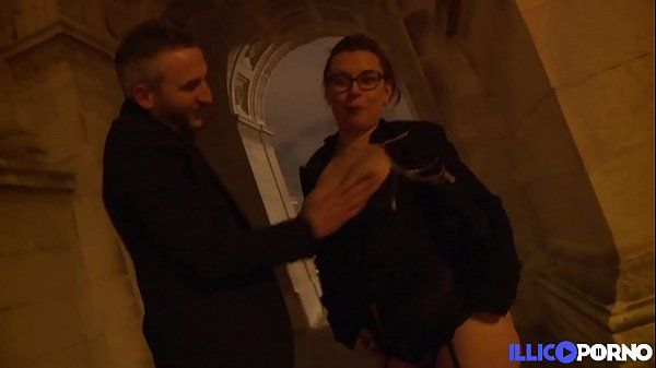 Cocks Alexia et John s'exhibent dans tout Paris pour finir en sodomie Girls Fucking - 2