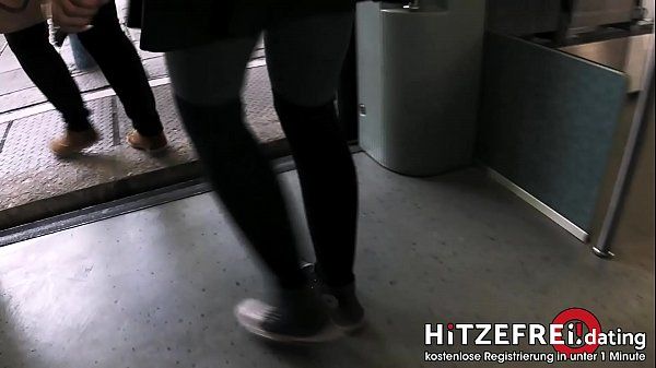 HITZEFREI.dating PUBLIC Berliner Göre nackt in S-Bahn & an Bahnhof gefickt - 1