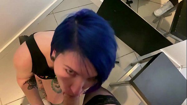 Pure 18 sucked off a translady in a dress room HardDrive