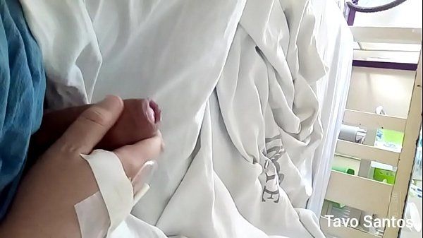 Enseñando la verga a Militar en Hospital | Masturbándome en baño de Cirujía   Lechazo - 1