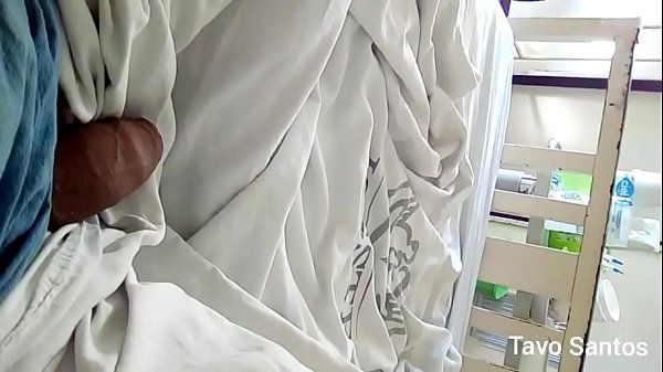 Enseñando la verga a Militar en Hospital | Masturbándome en baño de Cirujía   Lechazo - 1