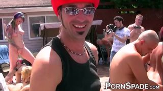 Gayporn Bunch of babes make an amateur sex tape at a pool party Little