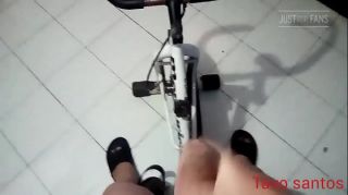 FetLife Masturbándome en bicicleta de Gym y Orinando mi cuerpo Chastity - 1