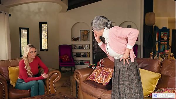 Oral Sex Mysterious Nanny And Step Daughter - A Mrs. Doubtfire Parody GamCore