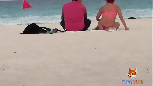 Gostoso Mostrando el culo en tanga por la playa y calentando a hombres, solo dos se animaron a tocarme (Video Completo en mi canal premium de XVIDEOS) Bizarre - 1
