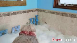 Cojiendo Bubble Bath With Blonde m.- Brook Page Oldman