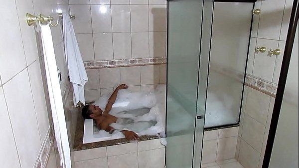 Pattaya video de verificação 3 . apos o banho Maurinho fica bem avontade na banheira Muslima - 2