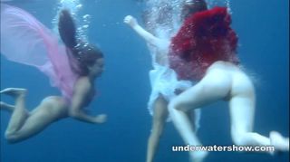 Perfect Pussy 3 girls stripping in the sea GayTube