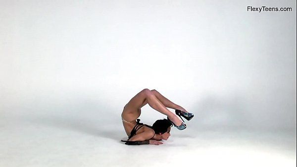 Super flexible hot gymnast Raykina - 1