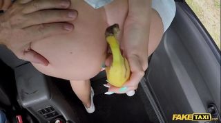 Chupando Fake Taxi Cute Candice Fucked after a Banana in her Pussy Bhabhi