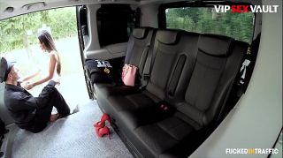 Grosso VIP SEX VAULT - Sexy Asian Teen Screams As She Gets Fingered And Fucked By Her Driver - Killa Raketa Cuckold