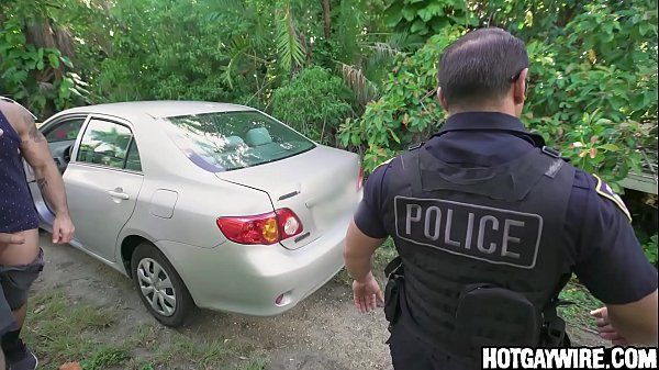 BestAndFree Cop get a surprise when he asked him to pull over - gay porn HollywoodGossip