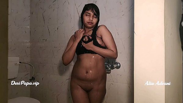 Long sexy amateur model in shower Leche