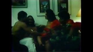 XNXX Corpo Devasso (1980) Lesbian threesome