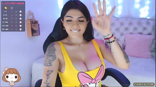 Tattooed Latina With Large Tits Play On Cam - 2