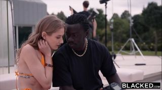 Free Blowjobs BLACKED Gorgeous model can't resist her photographer's BBC Exibicionismo