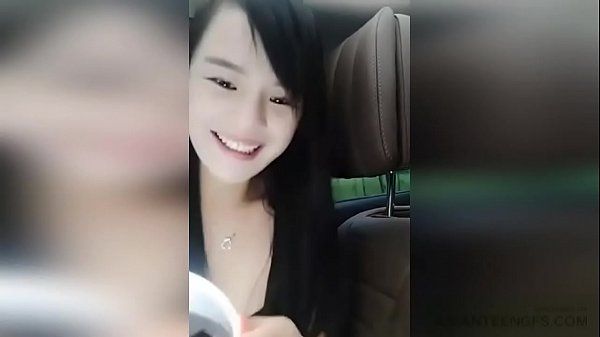 (AMATEUR) Cute Asian teen babe performs blowjob in a car - 2