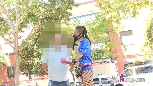 Harley Quinn cosplayer picks up and blows guys in the street - 1