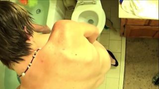 Sexo Dunking a Bitch's Head In The TOILET and Fucking Her Silly Consolo