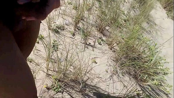 je me branle dans les dunes, plage naturiste - 1