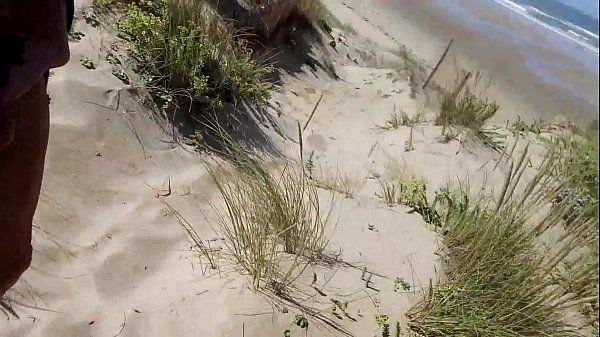 je me branle dans les dunes, plage naturiste - 2