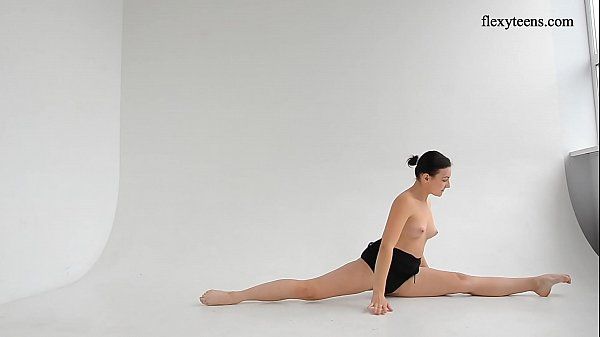 Super flexible hot gymnast Dasha Lopuhova - 1