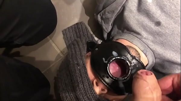 Free Blow Job Porn Submisso bebendo mijo, porra e saliva de dois homens Gay Clinic