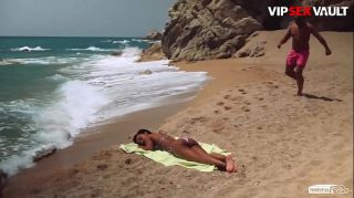 Femdom Clips VIP SEX VAULT - (Noe Milk & Antonio Ross) How To Approach A Girl At The Beach - Hot Sex Tutorial Anal-Angels