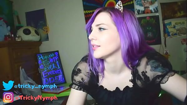 And Cute Emo Camgirl Fingers Herself and Twerks for You Suck