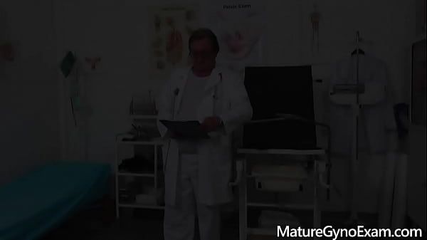 Peruana Filthy gyno doctor examines senior cunts Virgin