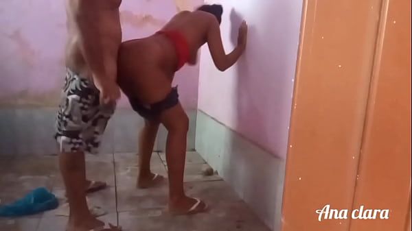 Leo Ogro  Fudendo com a mulher do corno na casa abandonada. - 1