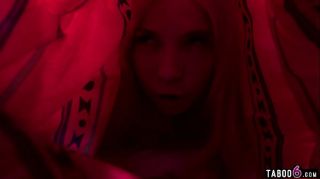 Amateur Porn Tiny teen stepsister Kenzie Reeves gets stuck at a pyjama party Japanese