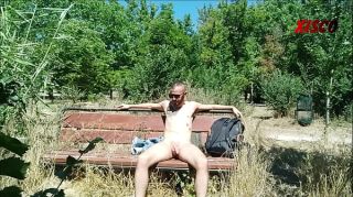 Pelada Fully naked in a public park surprise at the end of the video Tribbing