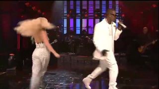 Piss Lady GaGa - Do What U Want (Ft. R Kelly) Live SNL Gay Boysporn