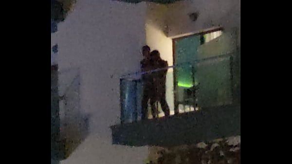 Famosa Guys caught fucking on the balcony Cameltoe