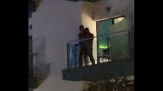 Famosa Guys caught fucking on the balcony Cameltoe