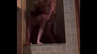 Gayclips Sexo duro en la ducha con un Fan de 24 añitos Passionate