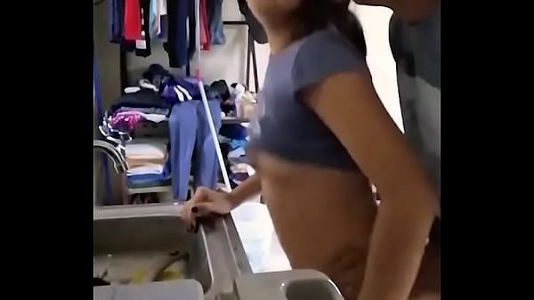 TeamSkeet Chica linda mexicana amateur es cogida mientras lava la vajilla Creamy