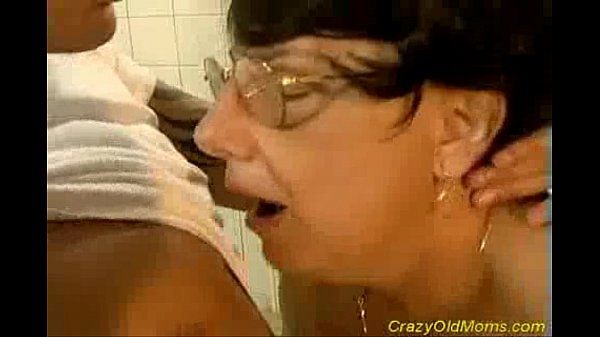 Peru Crazy old mom gets fucked hard SoloPorn