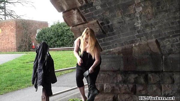 Coroa Blonde babes public masturbation and outdoor pussy flashing of sexy amateur chic Bedroom - 2