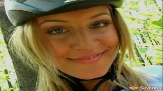 Hard Core Sex Super hot sporty girl plays with herself in the forest Sexteen