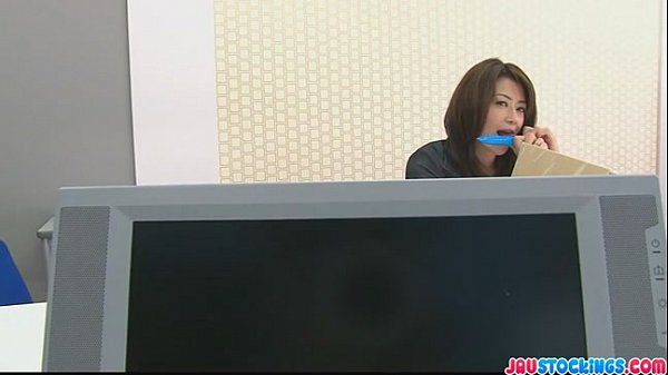 Hojo toying her pussy during an office meeting - 2